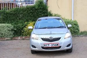 Toyota Belta 2011 Silver
