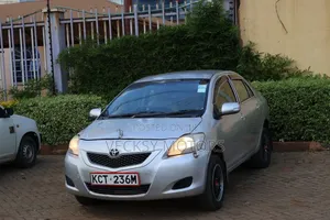 Toyota Belta 2011 Silver