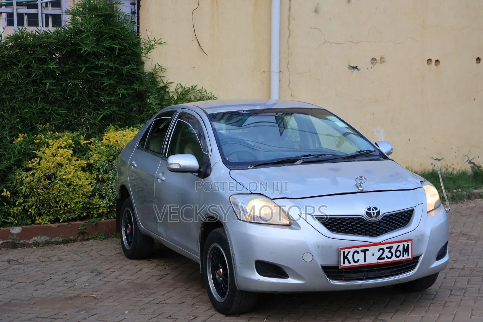 Toyota Belta 2011 Silver