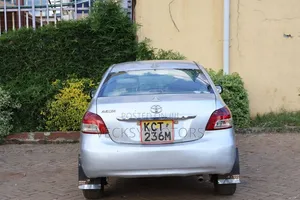Toyota Belta 2011 Silver