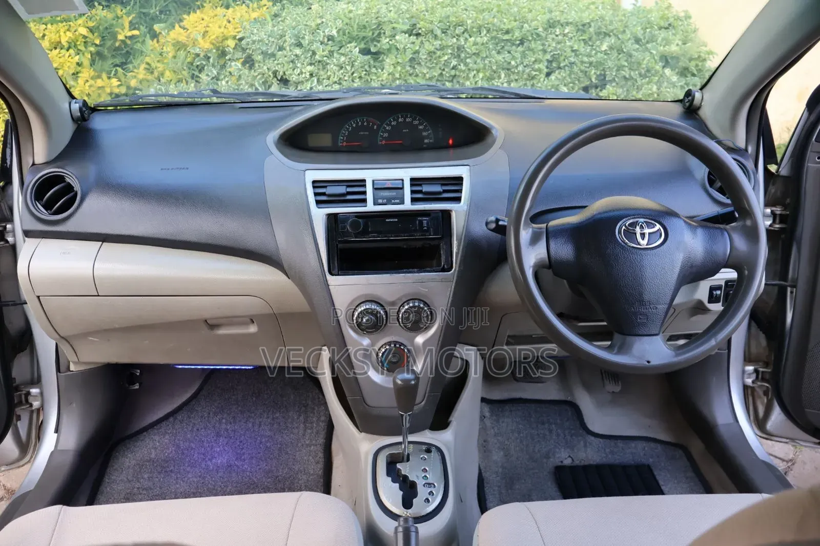Toyota Belta 2011 Silver