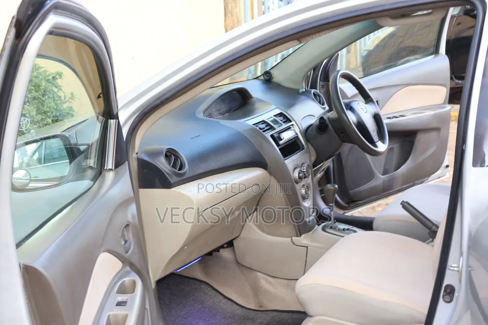 Toyota Belta 2011 Silver