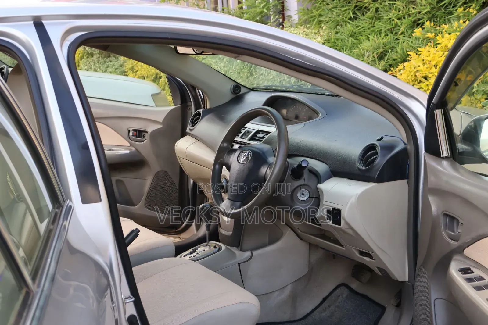 Toyota Belta 2011 Silver