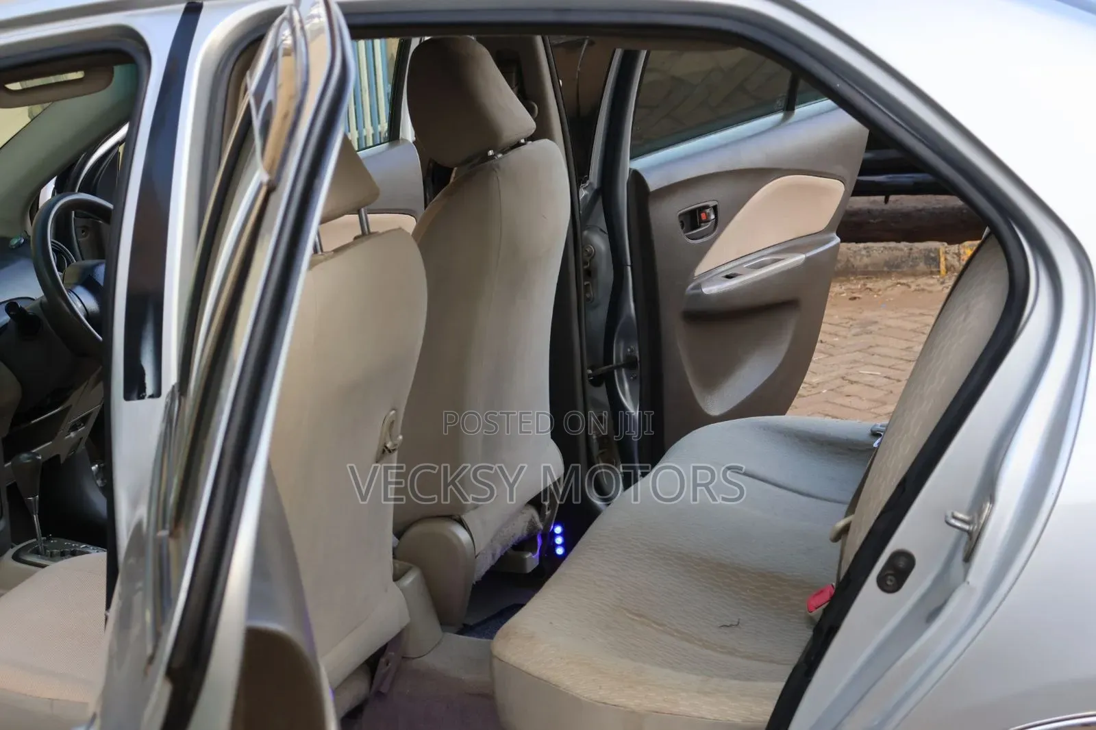 Toyota Belta 2011 Silver