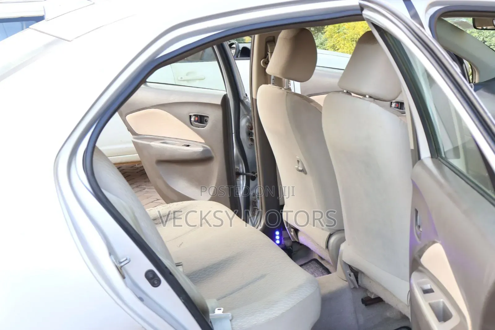 Toyota Belta 2011 Silver