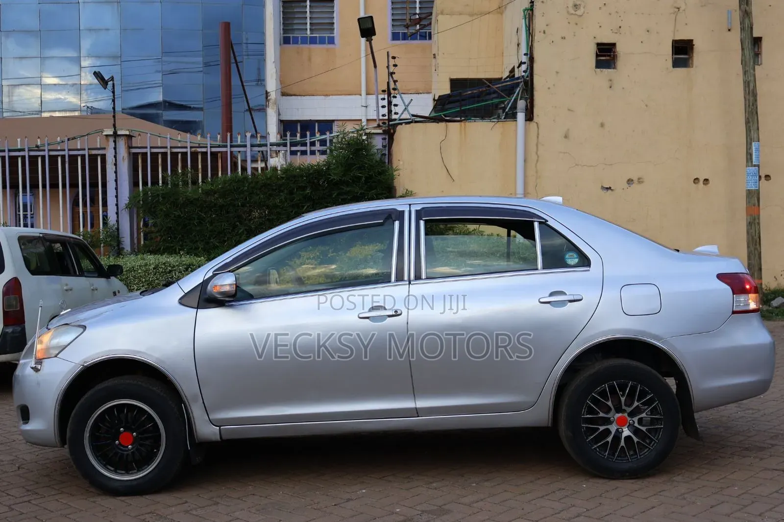 Toyota Belta 2011 Silver