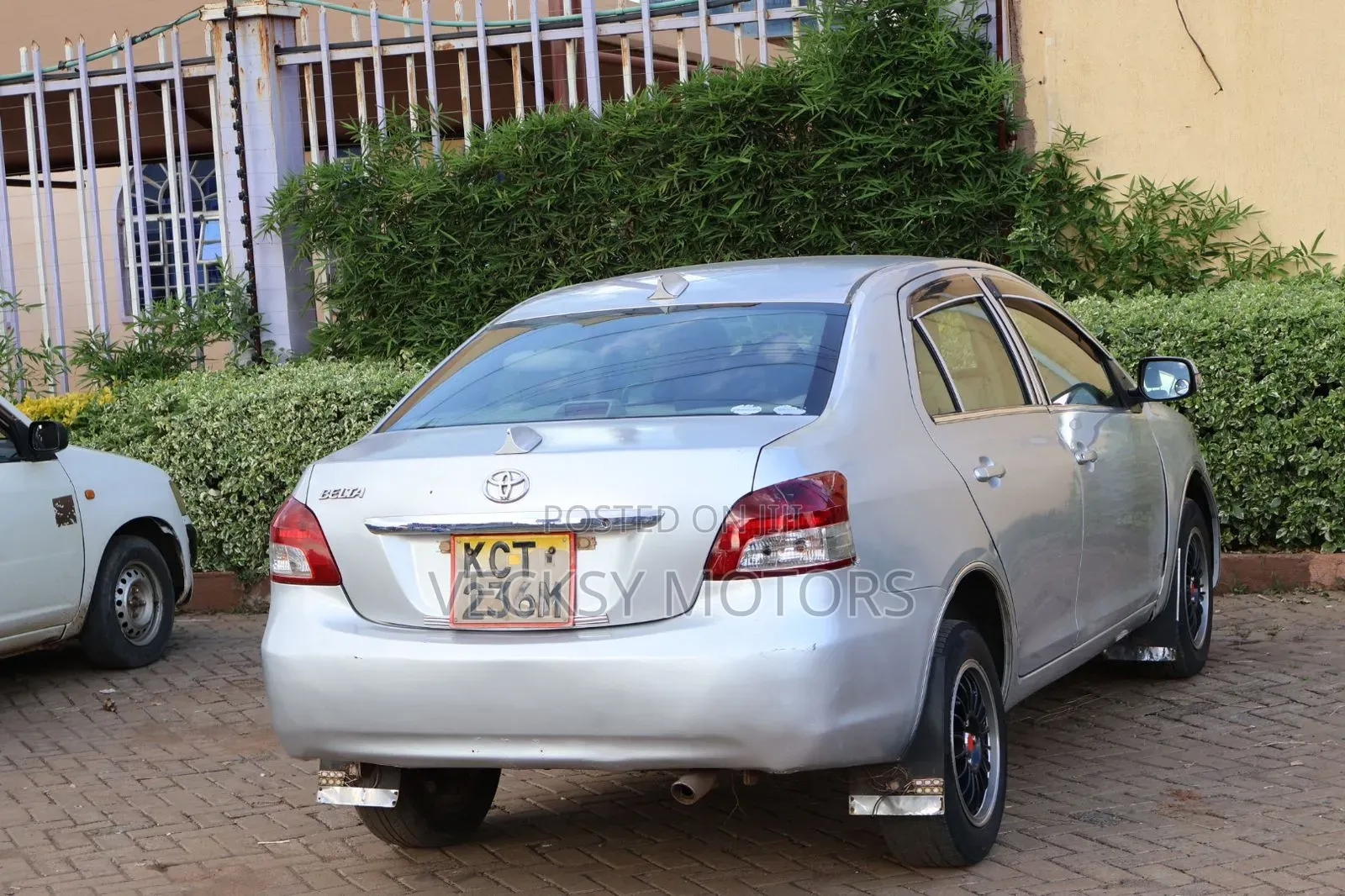 Toyota Belta 2011 Silver
