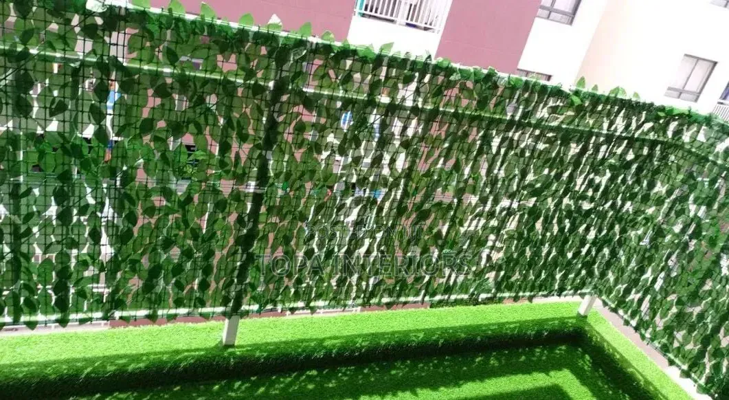 Uv-Resistant Meshed Leafy Artificial Privacy Fence Rolls