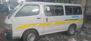 Toyota HiAce 2000 White