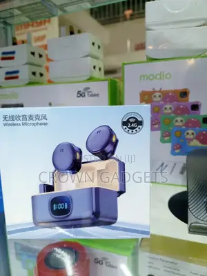 Q8 Dual Wireless Microphone Led Display Charging Case