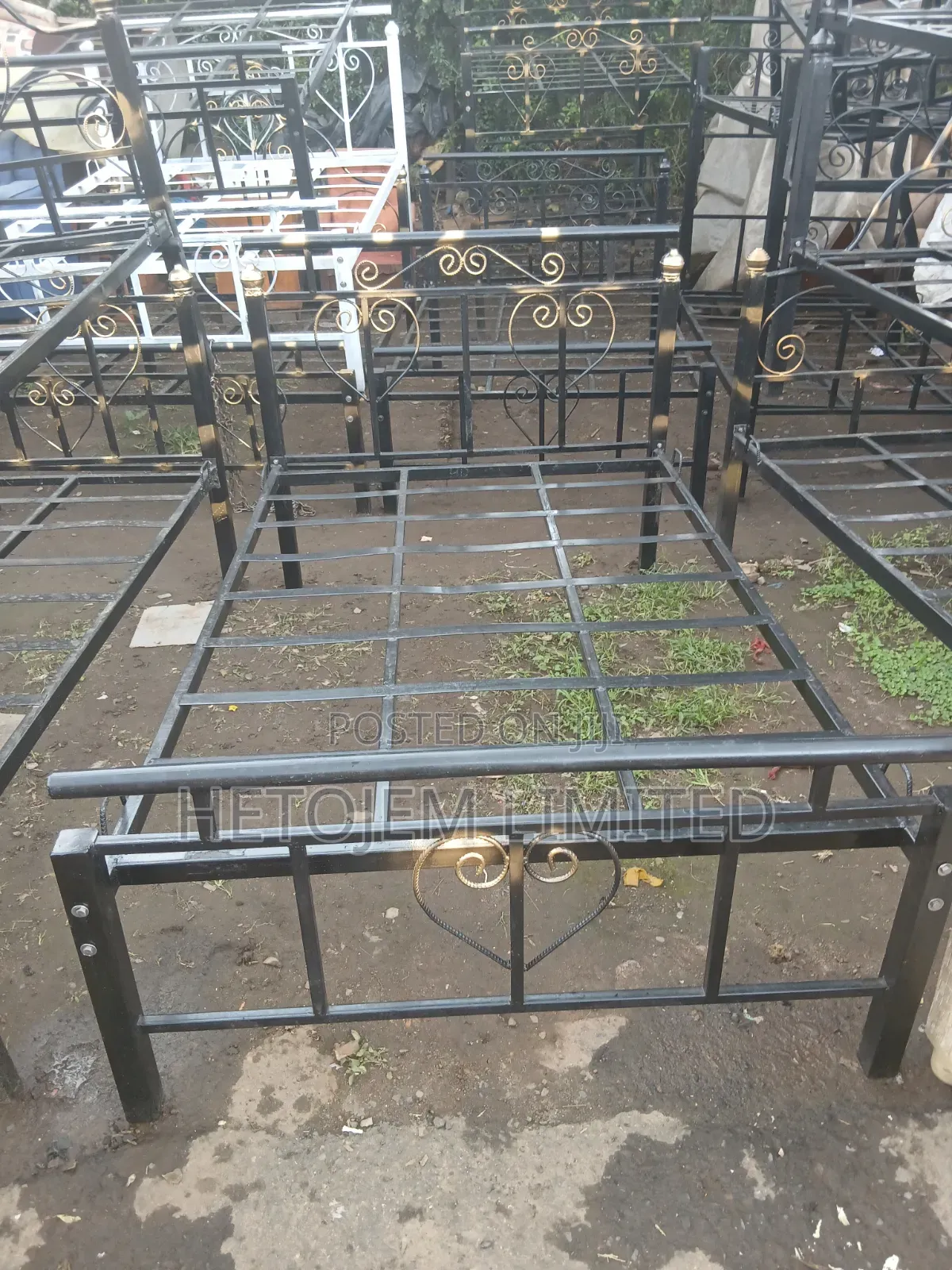 4 by 6 Metallic Bed Available at 7500