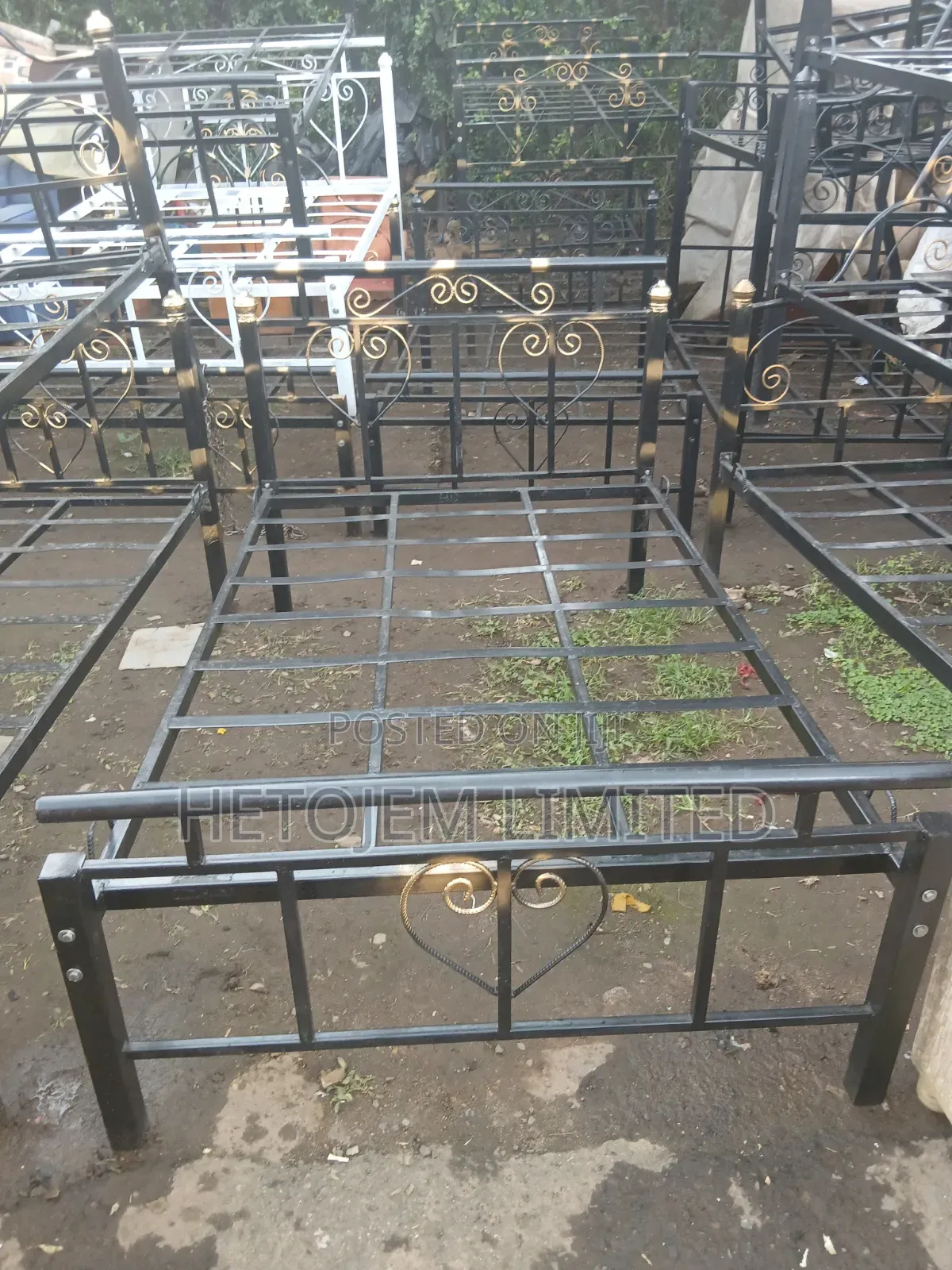 4 by 6 Metallic Bed Available at 7500