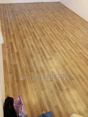 Elegant SPC Flooring Planks With Strong Rigid Core Design