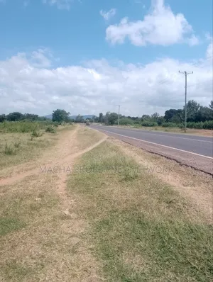 1 Acre for Sale Fronting Tarmac Rd at Makutano-Mwala Junction