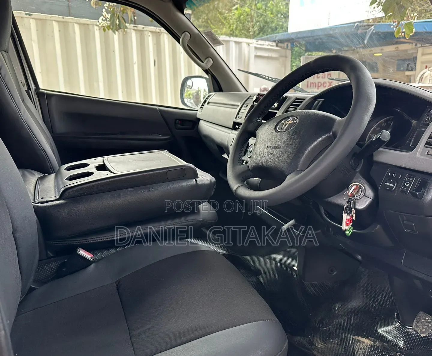 Toyota HiAce 2012 White