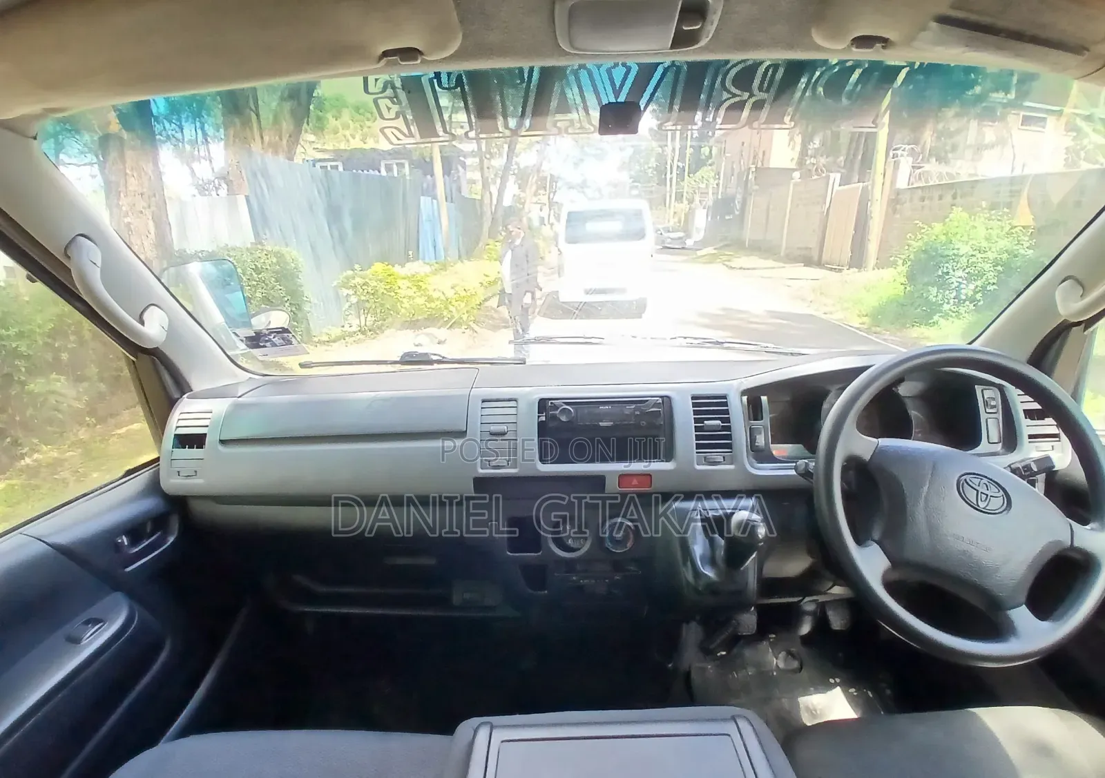 Toyota HiAce 2013 White