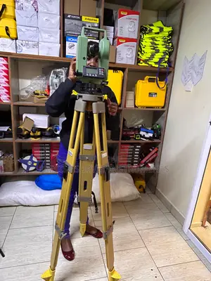 Surveyors Wooden Tripod With Heavy Duty Legs