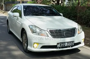 Toyota Crown 2011 White