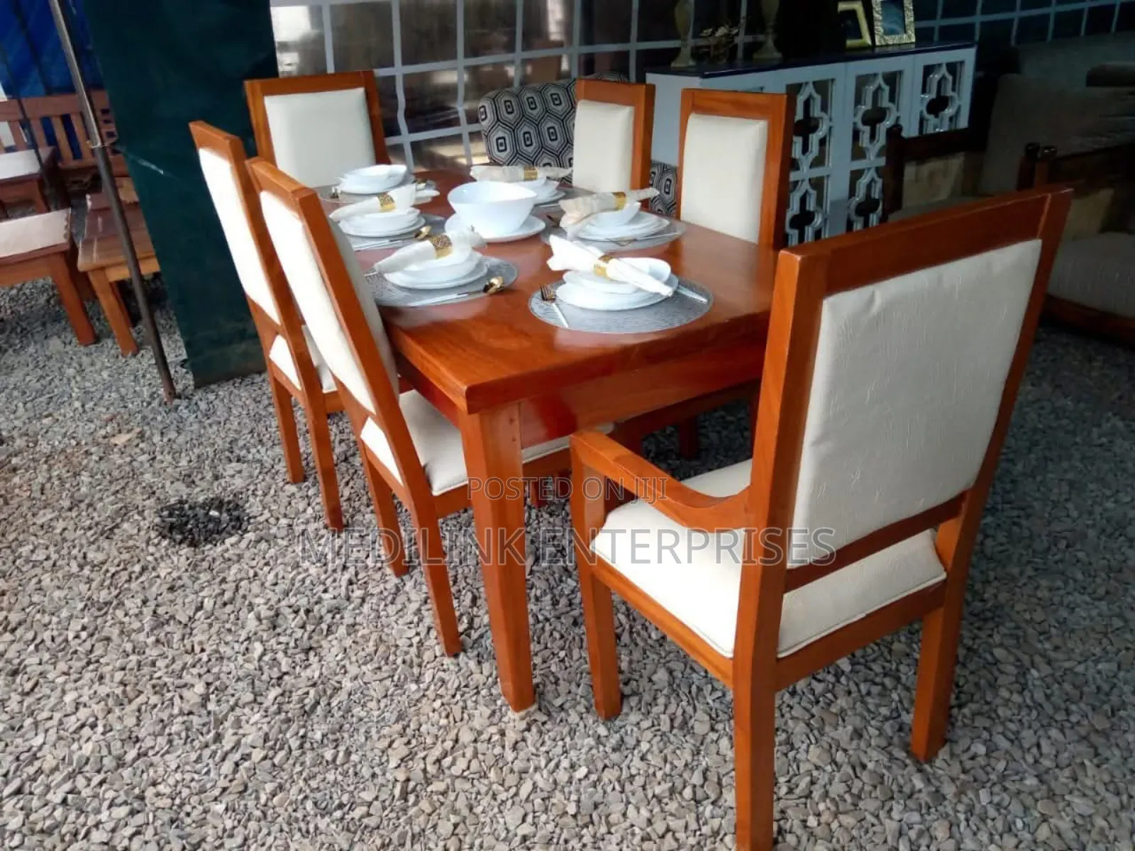 Customized Menn's Vanish Mahogany Dinning Table Set 6 Seater