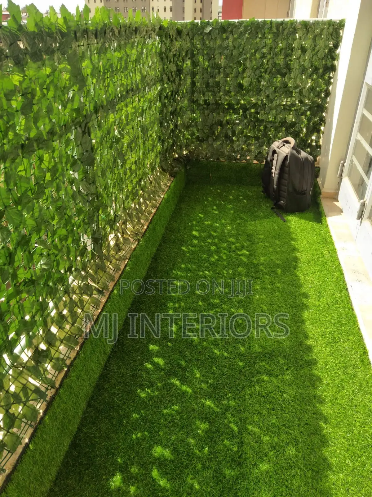 Artificial Turf Grass Privacy Fence for Modern Home Design