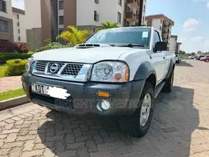 Nissan Hardbody 2017 White