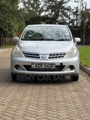 Nissan Tiida 2010 Silver