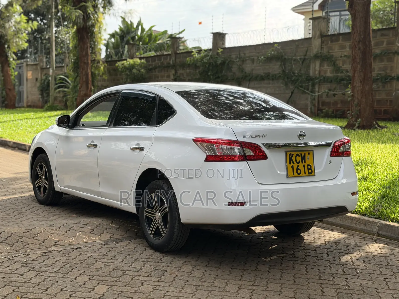 Nissan Bluebird 2013 White