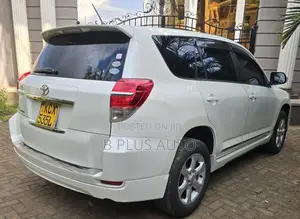 Toyota Vanguard 2012 White