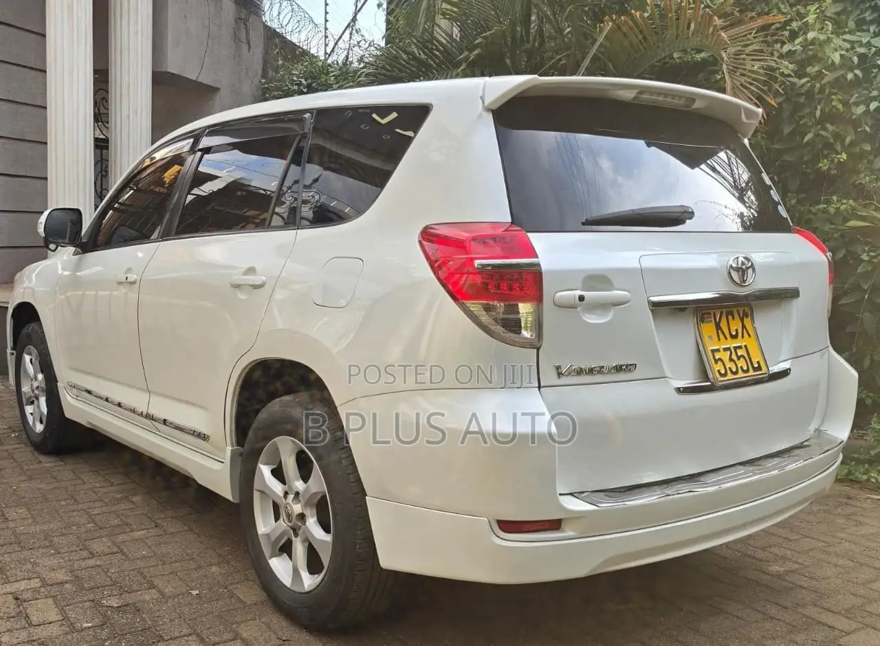 Toyota Vanguard 2012 White