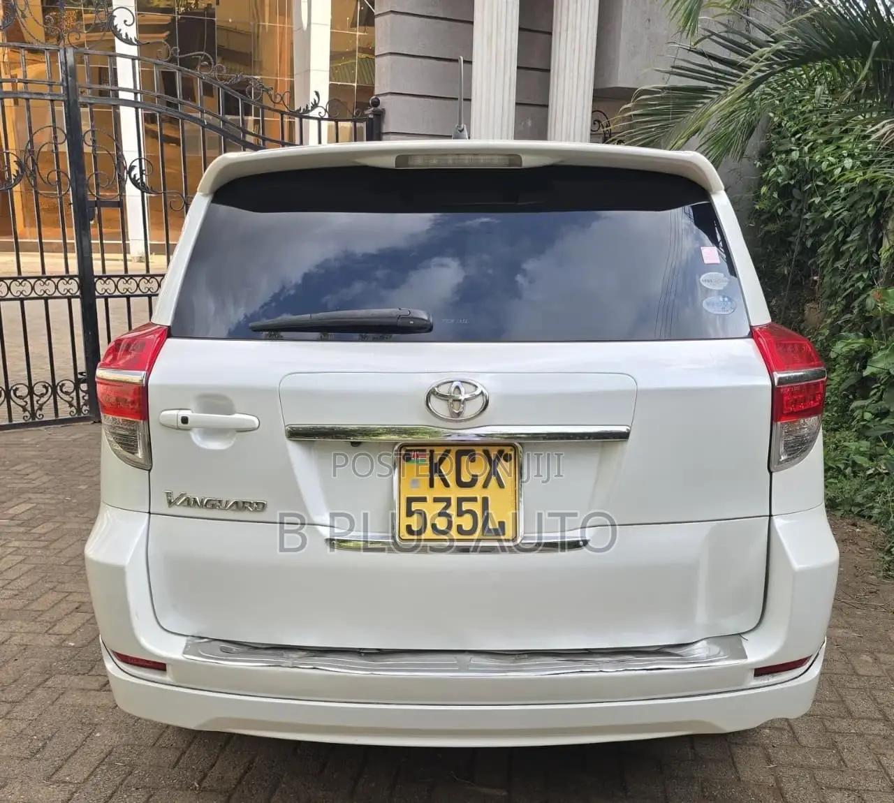 Toyota Vanguard 2012 White