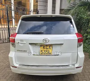 Toyota Vanguard 2012 White