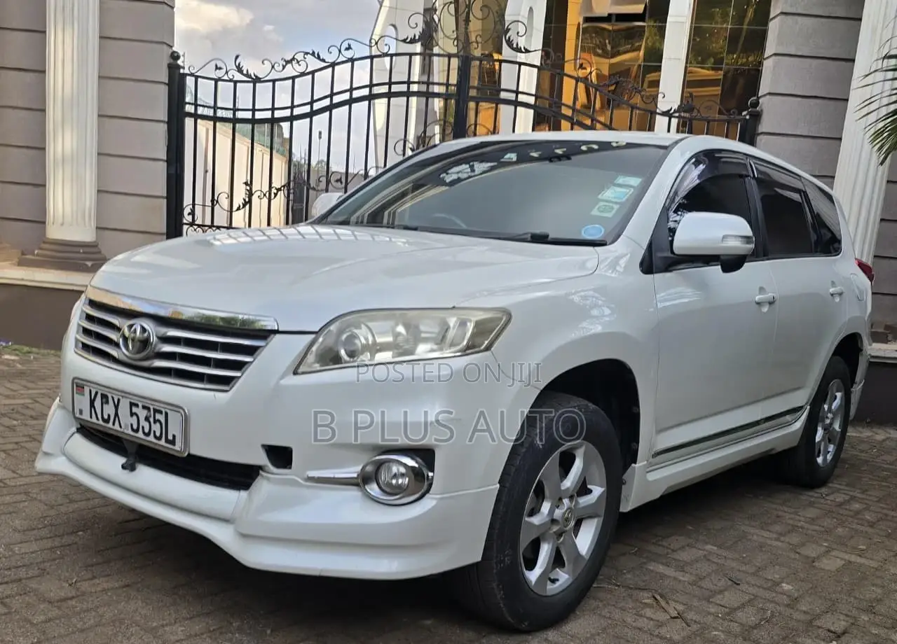 Toyota Vanguard 2012 White