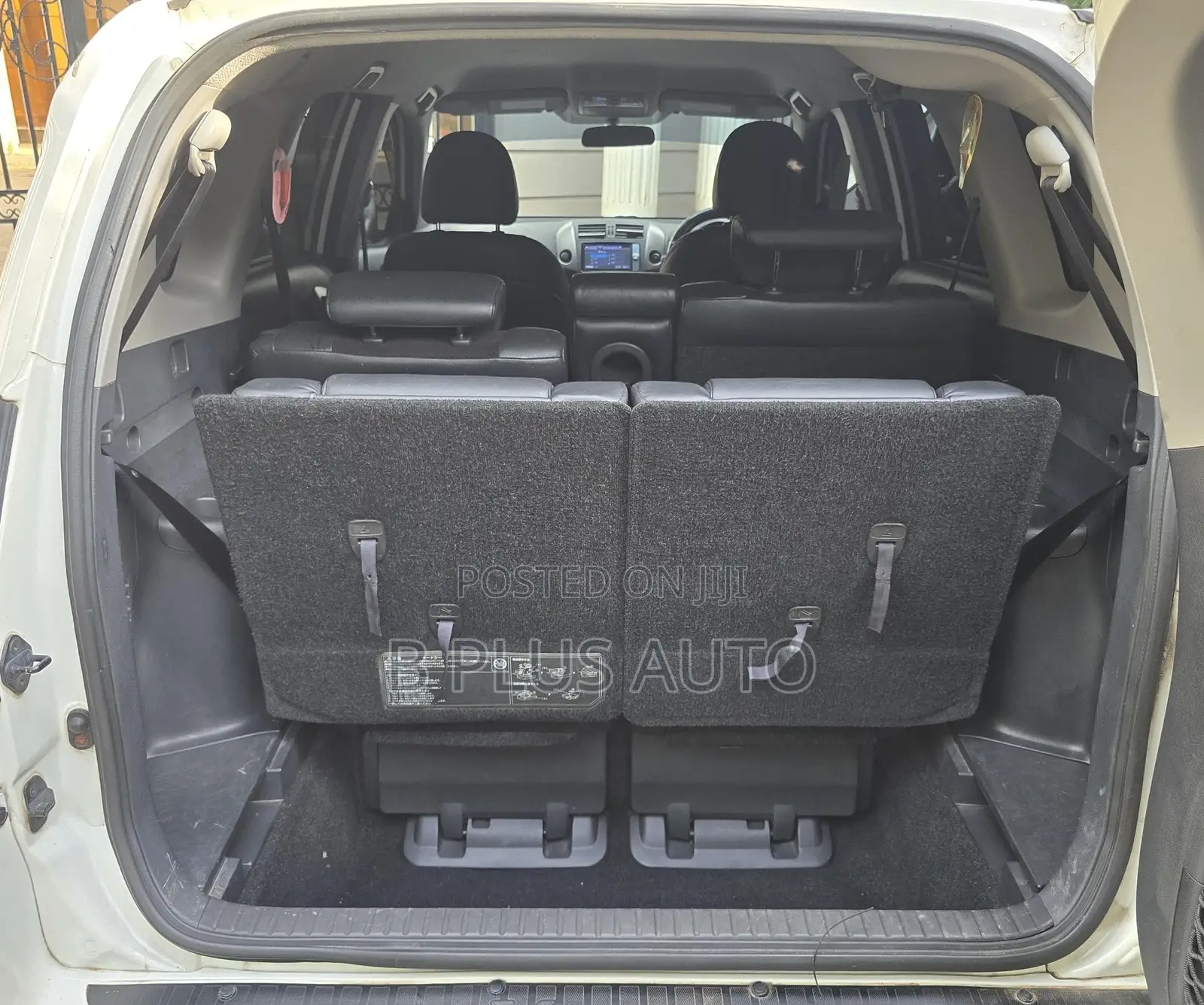 Toyota Vanguard 2012 White