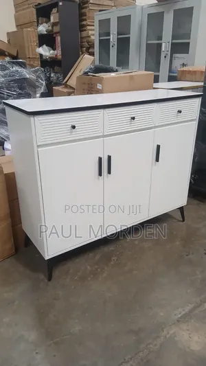 Buffet Cabinet Unit With Perfect Finishing