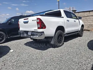 Toyota Hilux 2020 White
