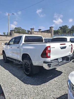 Toyota Hilux 2020 White