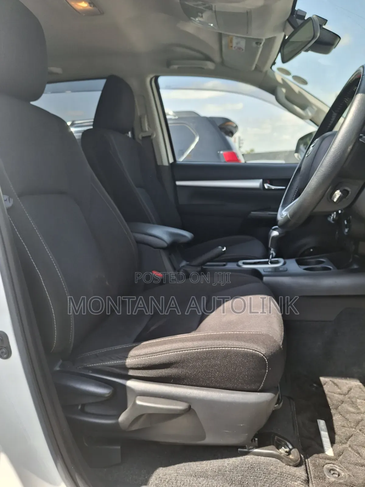 Toyota Hilux 2020 White