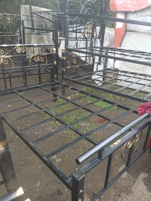 Strong and Stylish Metallic Beds