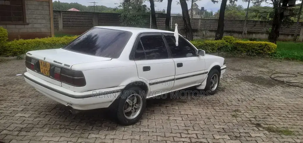 Toyota Corolla 1998 White