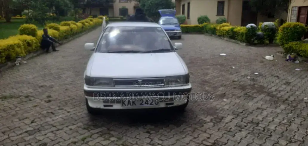 Toyota Corolla 1998 White