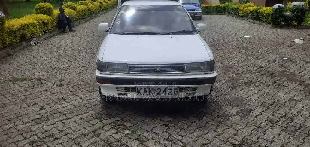 Toyota Corolla 1998 White