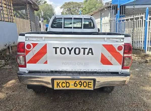 Toyota Hilux 2014 White