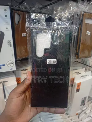 Samsung Galaxy S22 Ultra Premium Puffer Leather Finish Back Cover