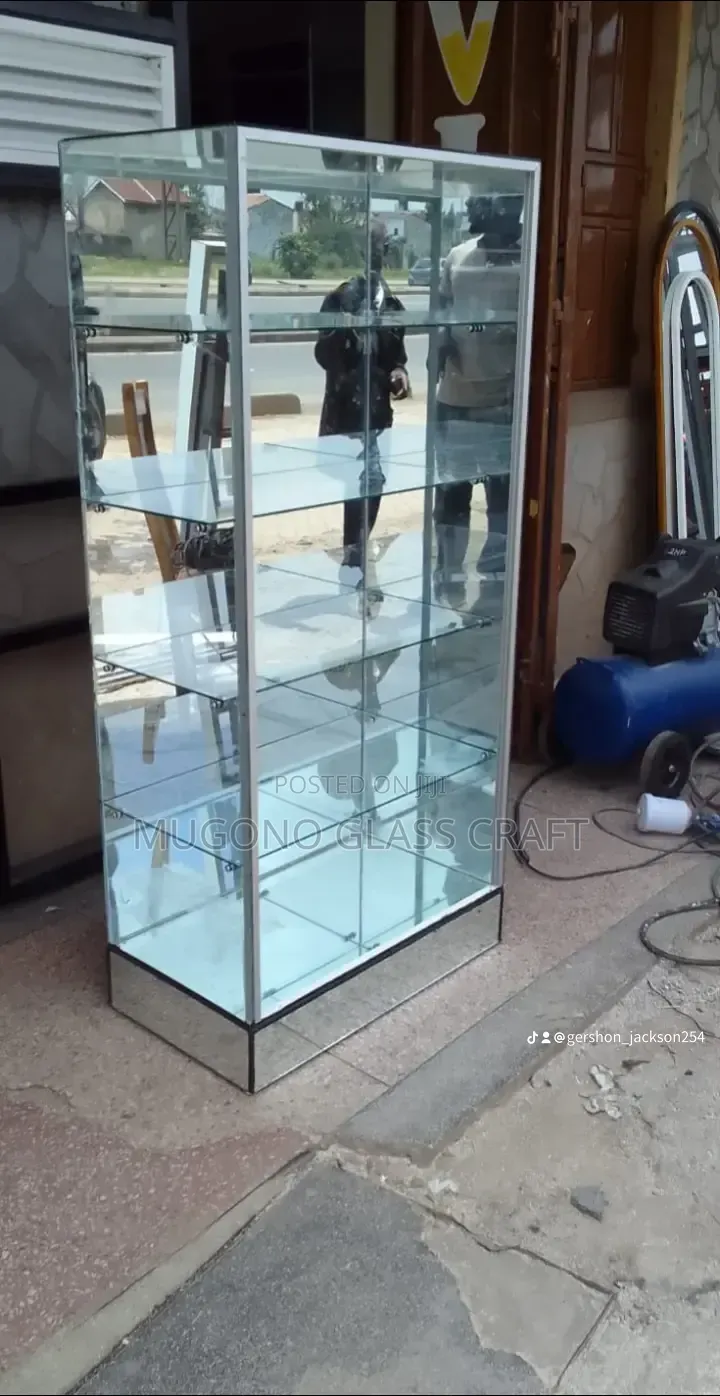 Frameless Shop Display