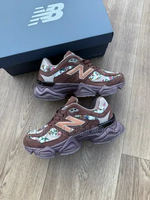 New Balance 9060
Atmos Pink Timeless Beauty