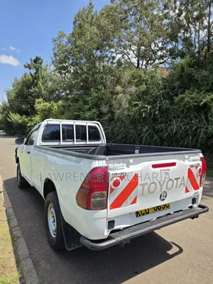Toyota Hilux 2019 White