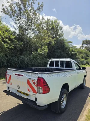 Toyota Hilux 2019 White