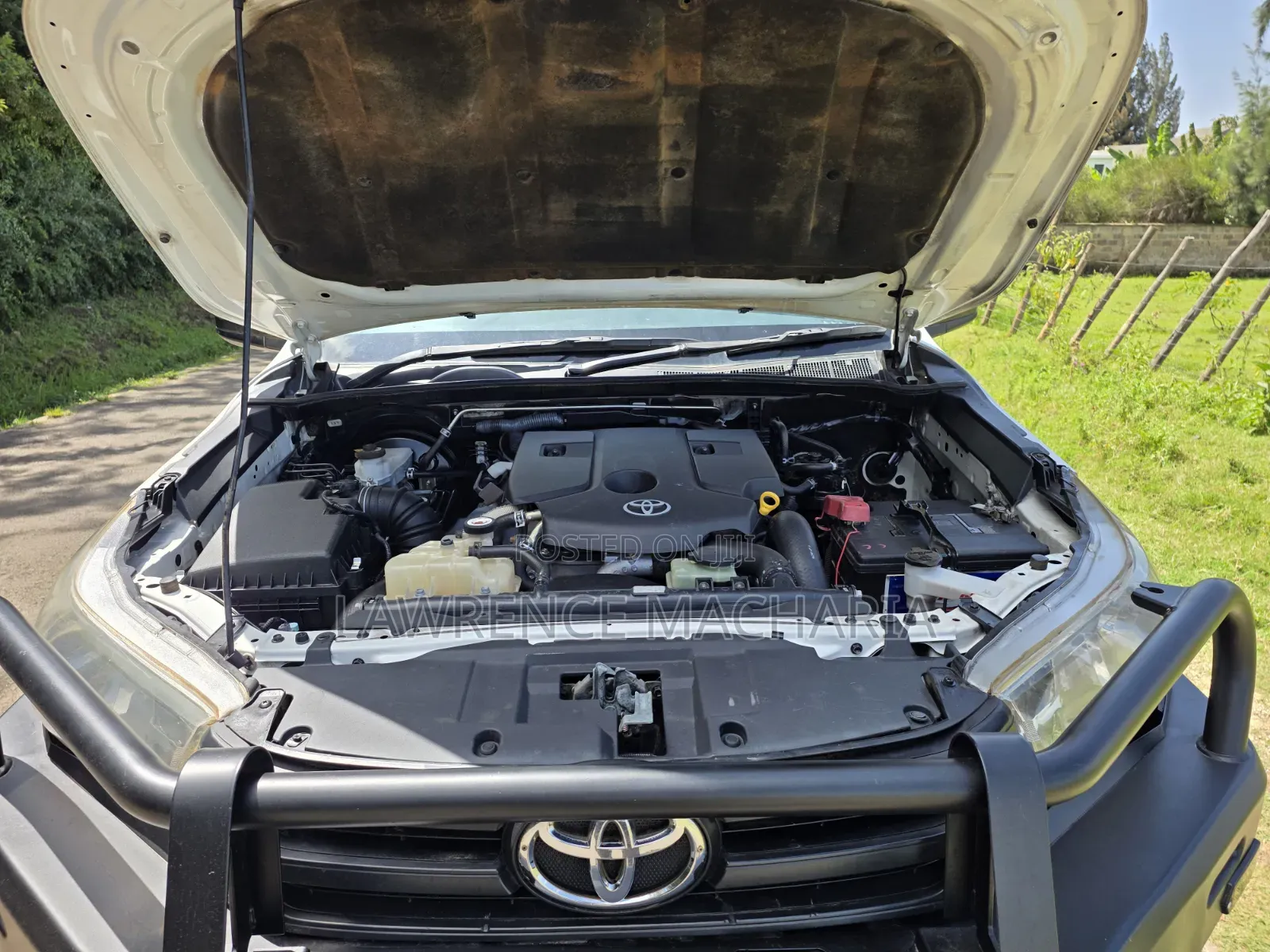 Toyota Hilux 2019 White