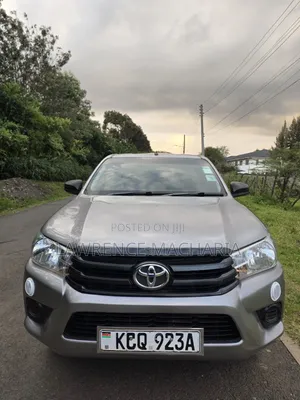 Toyota Hilux 2018 Gold