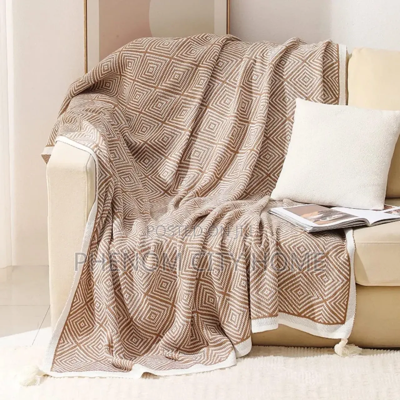 Bohemian Knitted Throwblanket With Pendant